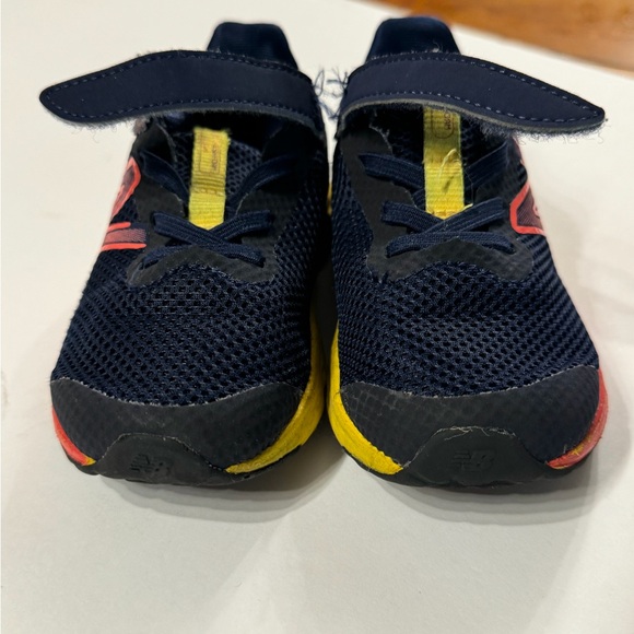 Toddler size 6 shoes - Picture 3 of 7